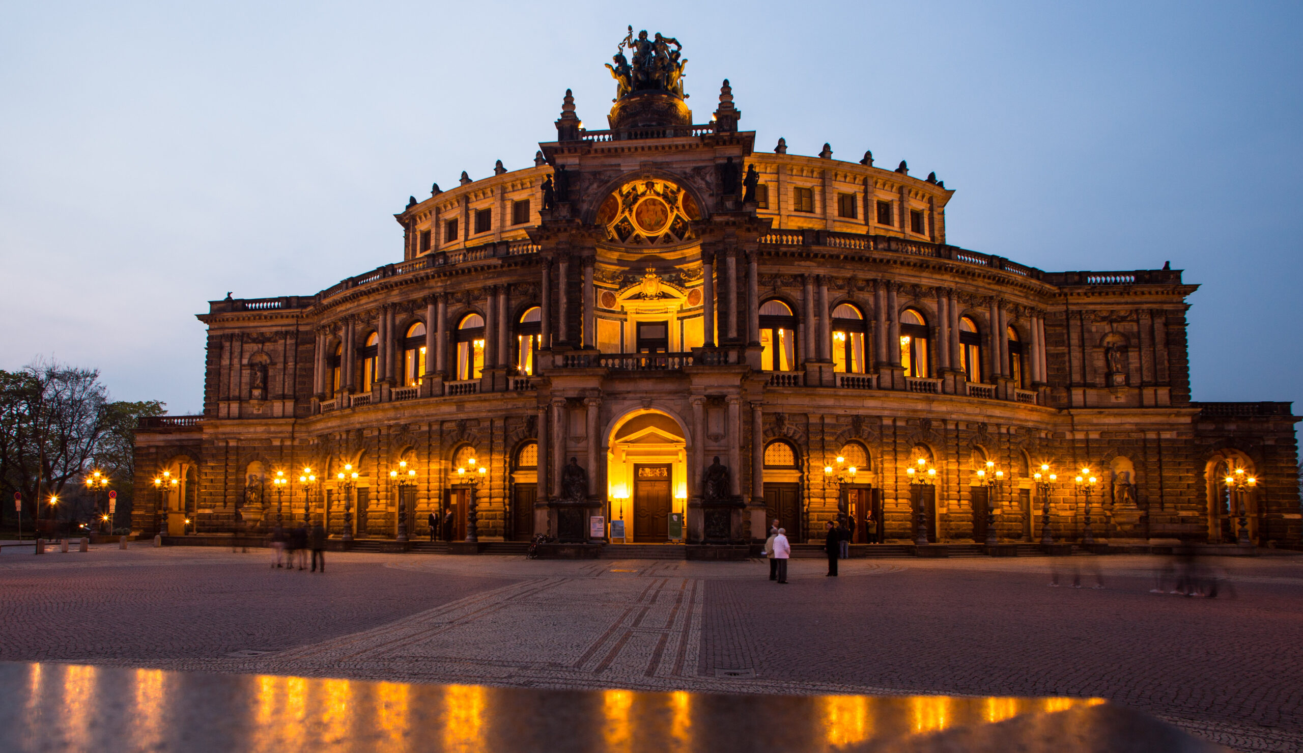 Semperoper, Frauenkirche und Striezelmarkt